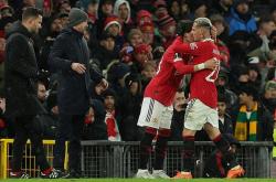 转折点亚特兰大临场应变，欧联今晚攻防权衡，质疑声仍在，轮换策略成焦点 -乐鱼棋牌