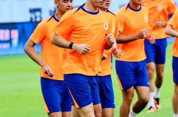 山东泰山训练开放日，加时末段完成体检引欢呼，欧联在即，团队化学反应显著 -乐鱼官网