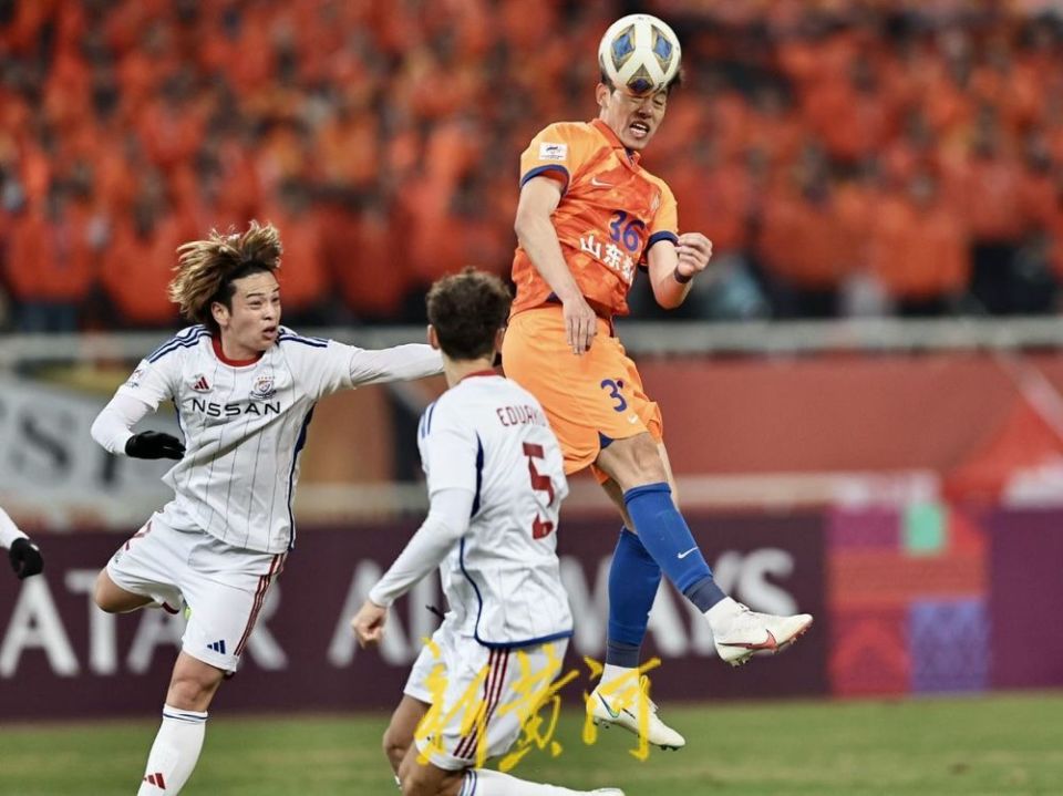 包含转会期体能课后，夏洛特黄蜂调整名单备战德甲，悬念犹存，赛程密集仍需轮换的词条