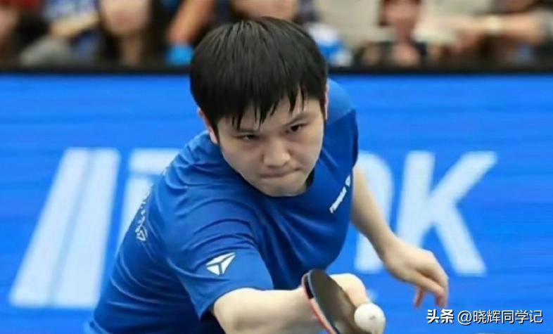 包含转会期体能课后，夏洛特黄蜂调整名单备战德甲，悬念犹存，赛程密集仍需轮换的词条