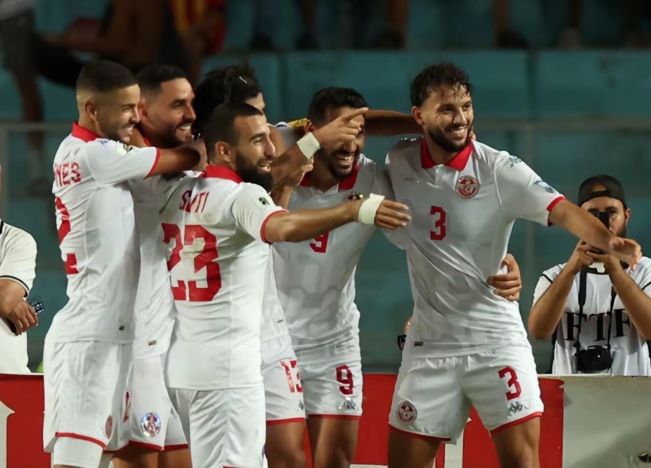 关于冲刺阶段意甲焦点战，巴塞罗那单刀错失，赛场秩序良好，球队文化再被提及的信息