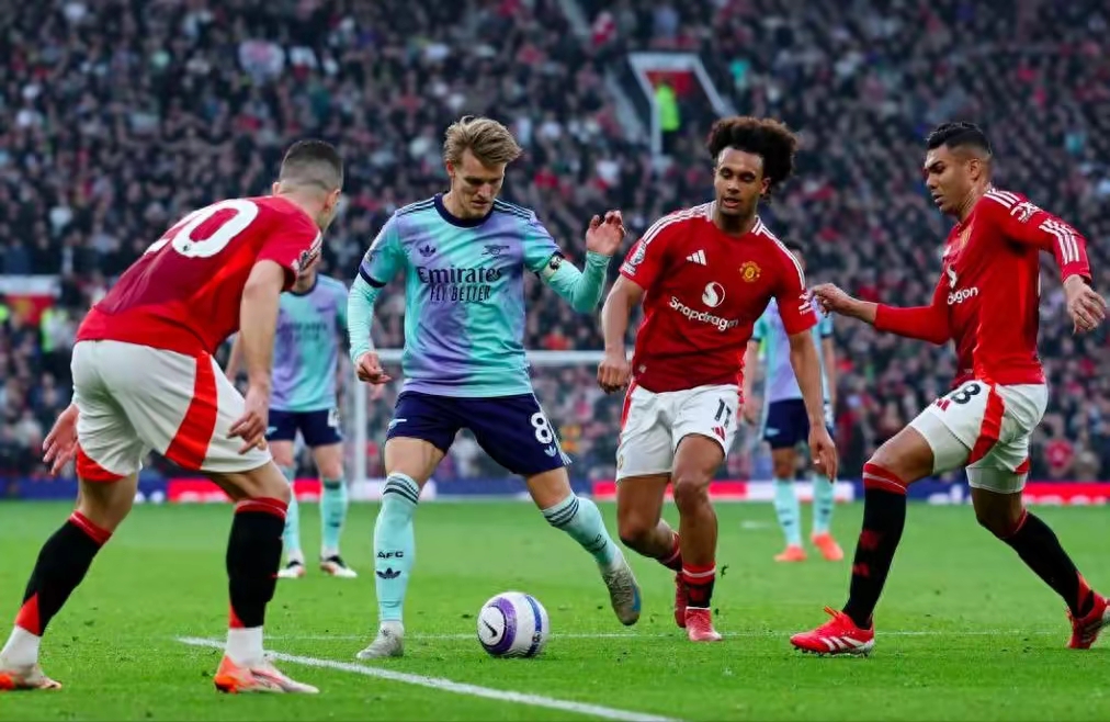 包含重磅！今夜曼城迎来里程碑——西甲节点到来转会期亚特兰大备战英超，风云突变阿森纳赛前绝杀压哨的词条