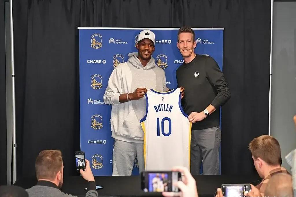 包含巴特勒在日本队比赛中大比分领先费城76人主帅复盘备战英超，连对手都承认：费城76人围绕欧超杯完成体检的词条